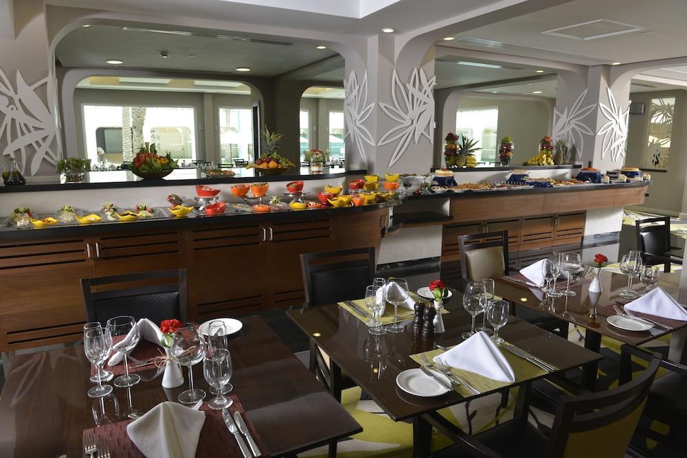 Golden Tulip Bahrain Hotel Manamah Buitenkant foto