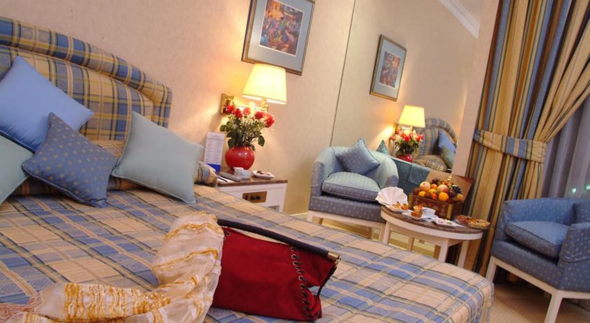 Golden Tulip Bahrain Hotel Manamah Buitenkant foto