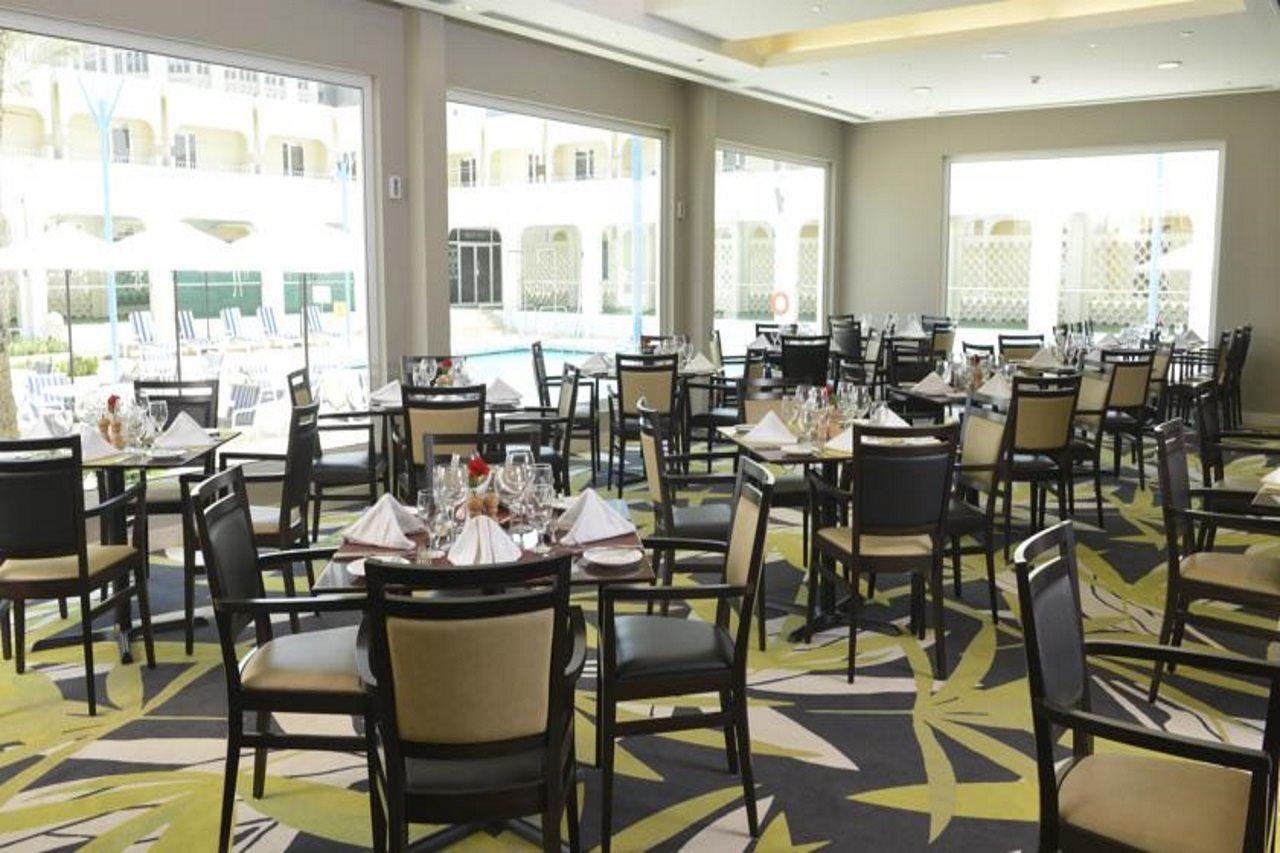Golden Tulip Bahrain Hotel Manamah Buitenkant foto