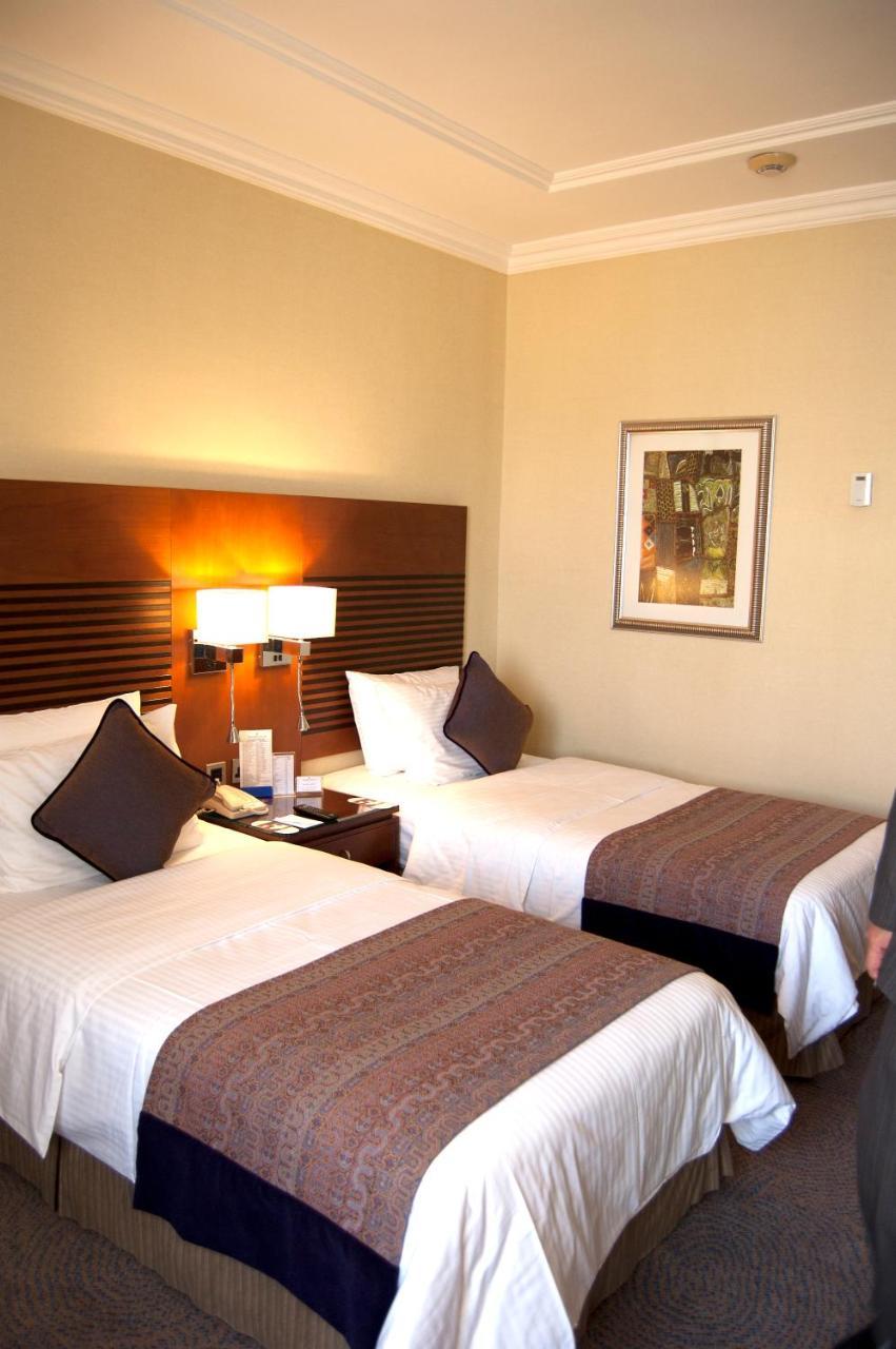 Golden Tulip Bahrain Hotel Manamah Buitenkant foto