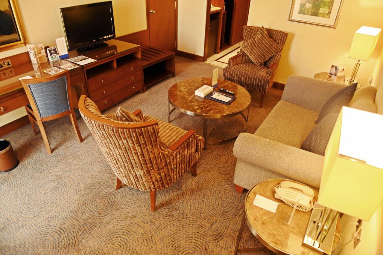 Golden Tulip Bahrain Hotel Manamah Buitenkant foto