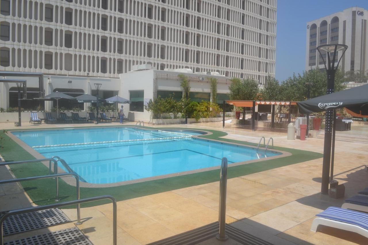 Golden Tulip Bahrain Hotel Manamah Buitenkant foto