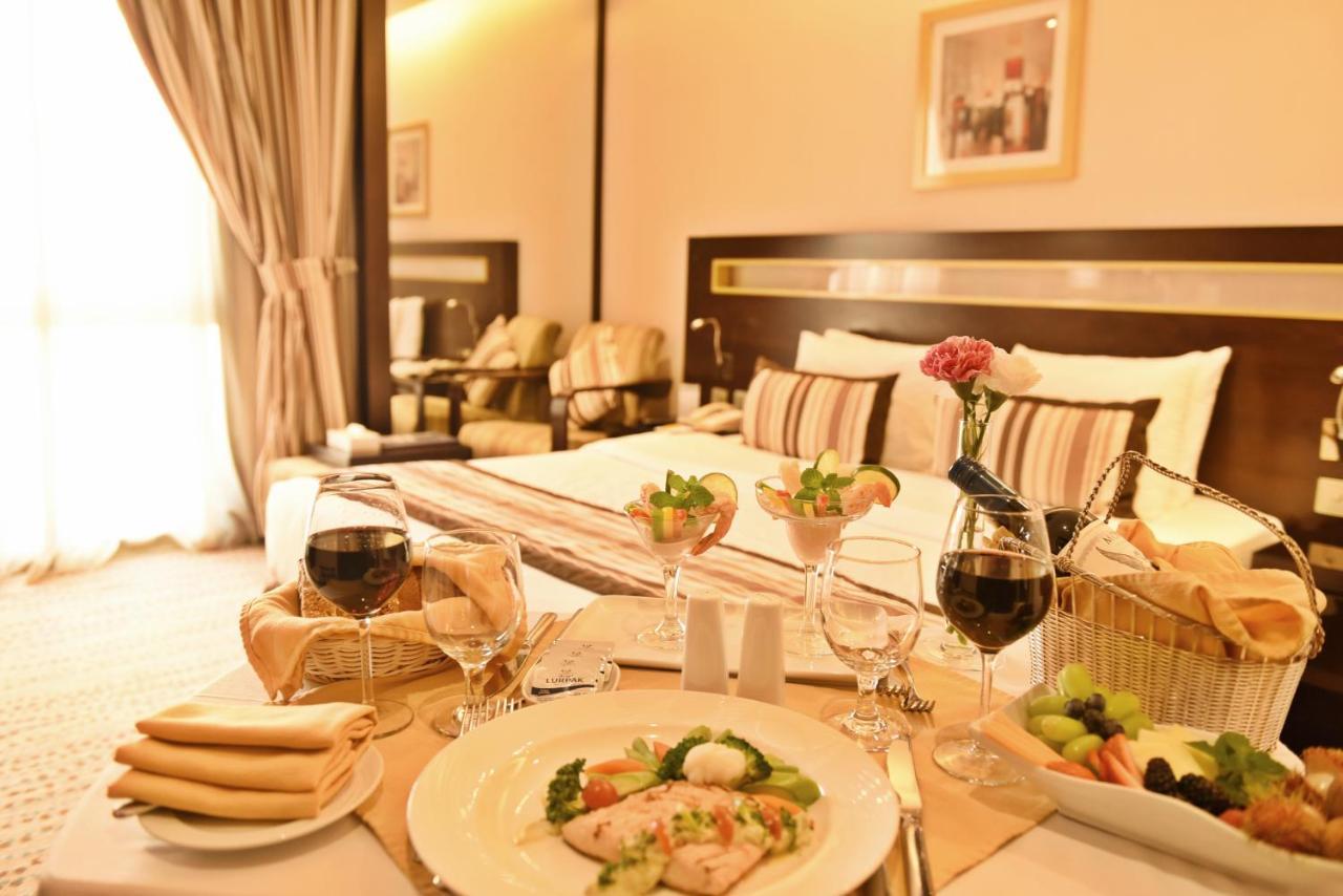 Golden Tulip Bahrain Hotel Manamah Buitenkant foto