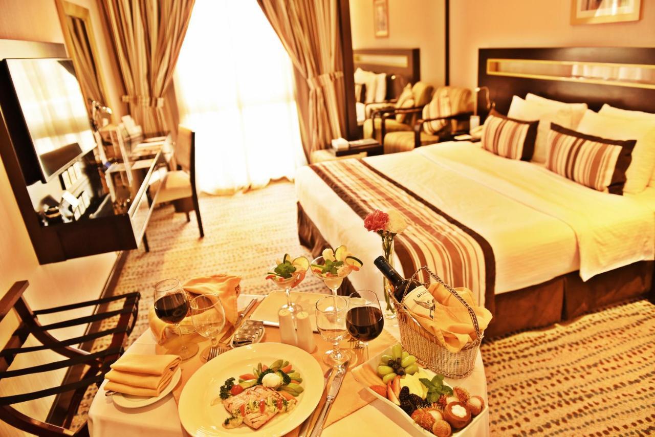 Golden Tulip Bahrain Hotel Manamah Buitenkant foto