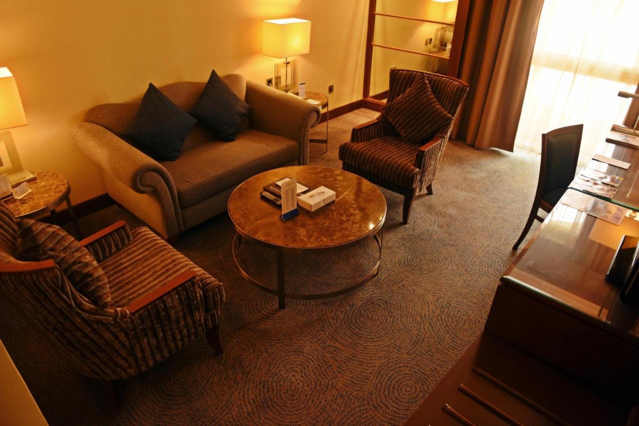 Golden Tulip Bahrain Hotel Manamah Buitenkant foto