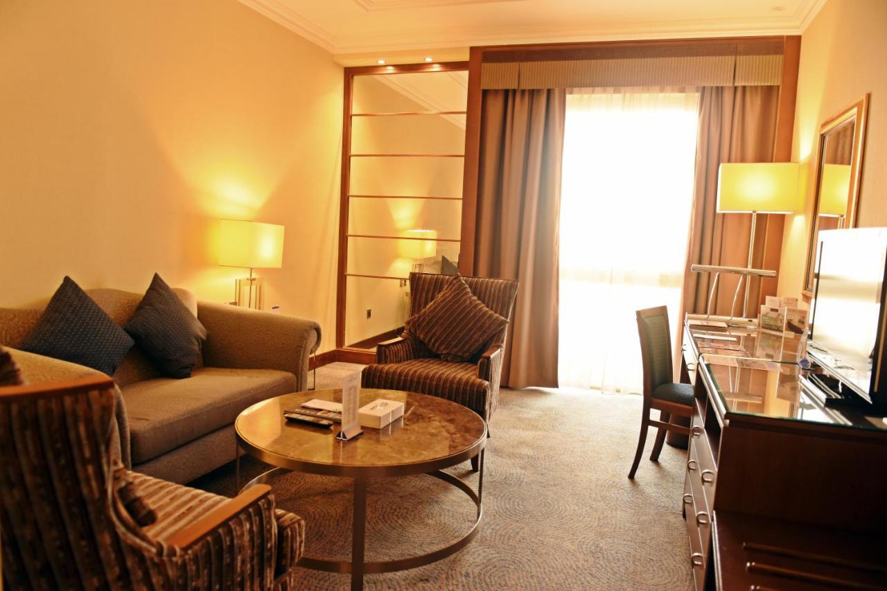 Golden Tulip Bahrain Hotel Manamah Buitenkant foto