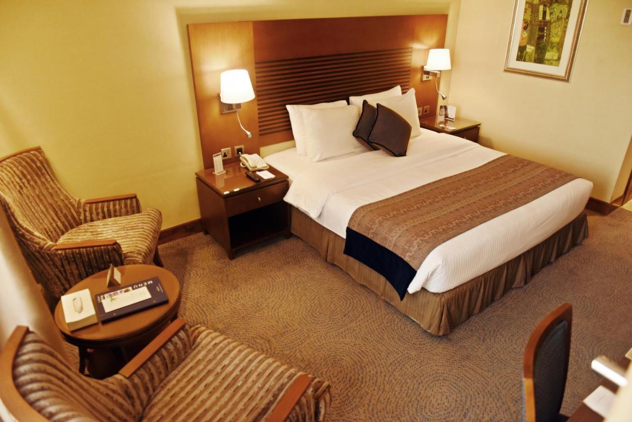 Golden Tulip Bahrain Hotel Manamah Buitenkant foto