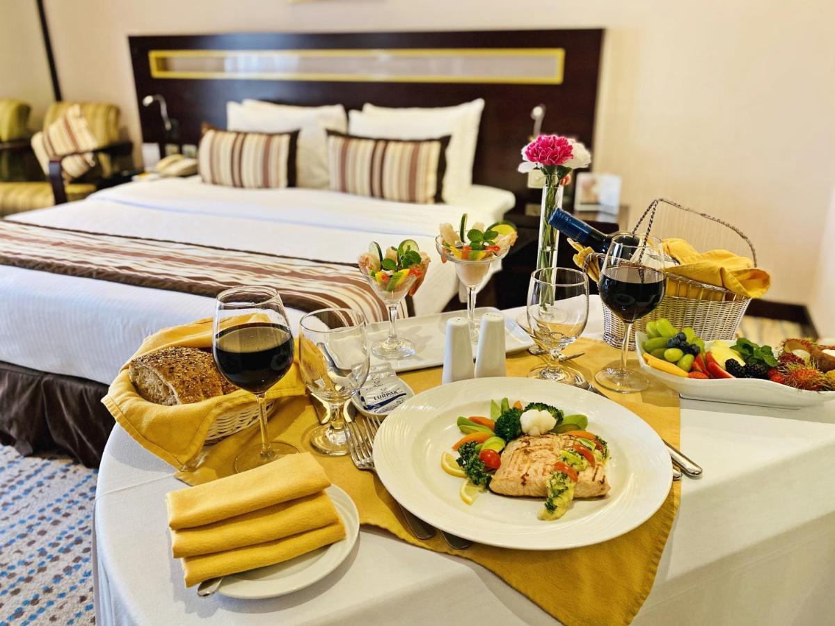 Golden Tulip Bahrain Hotel Manamah Buitenkant foto