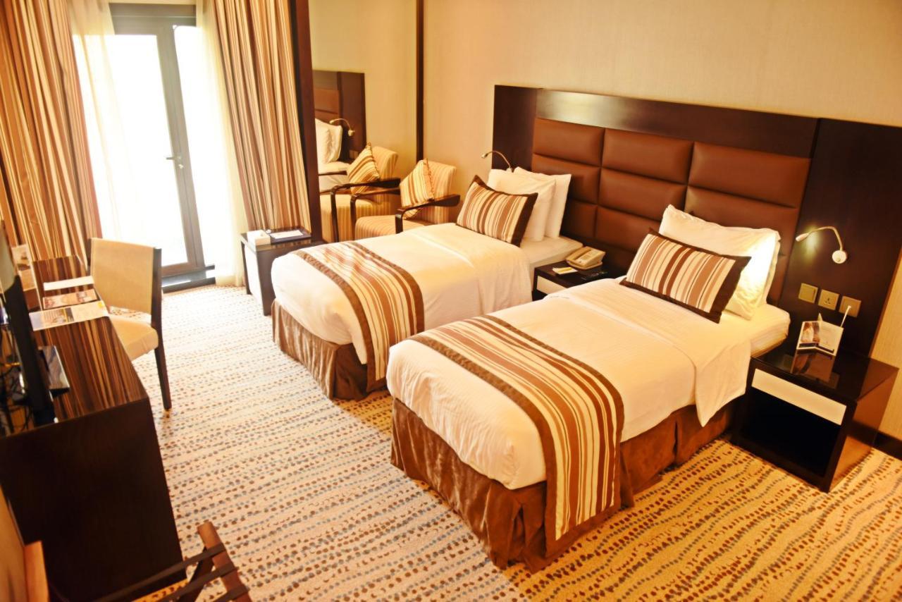 Golden Tulip Bahrain Hotel Manamah Buitenkant foto